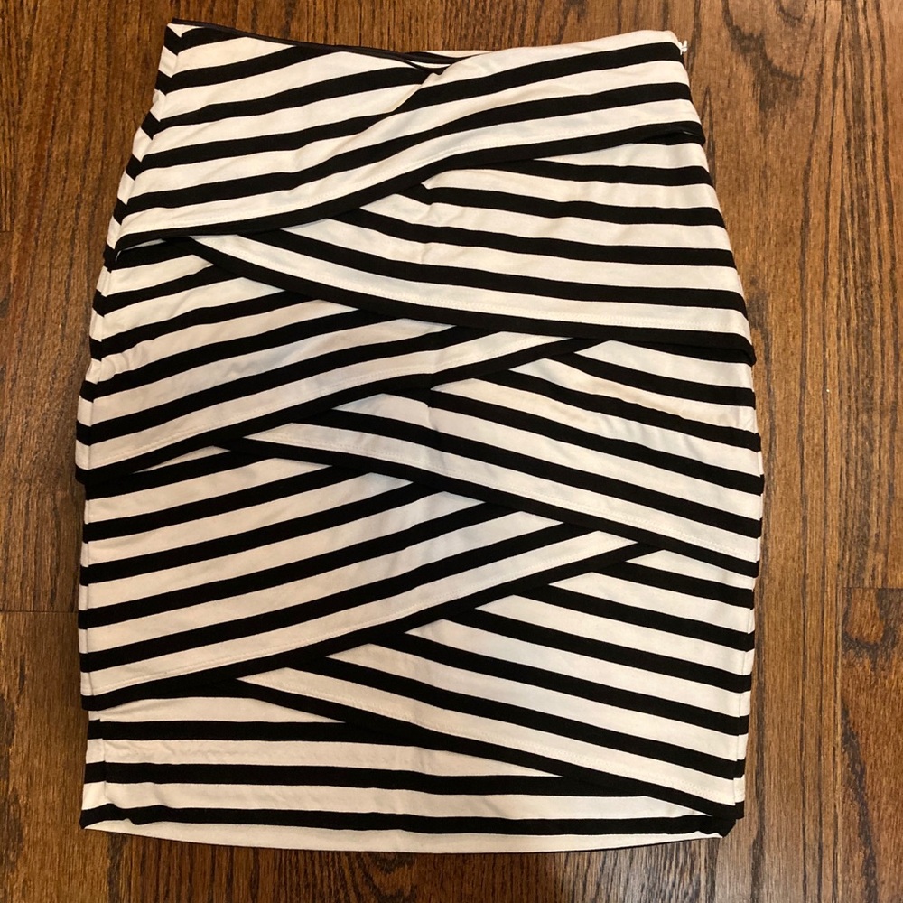 White House Black Market Black and White Skirt